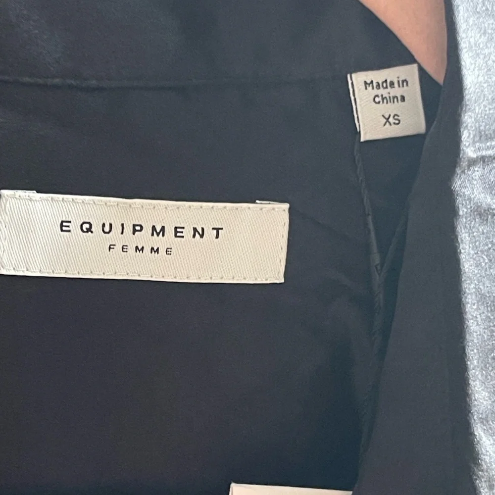 NWT Equipment SIGNATURE 100% SILK SATIN SHIRT in True Black - Picture 6 of 15